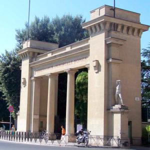 Cosa vedere a Foligno: Porta Romana e ingresso monumentale Campo Sportivo