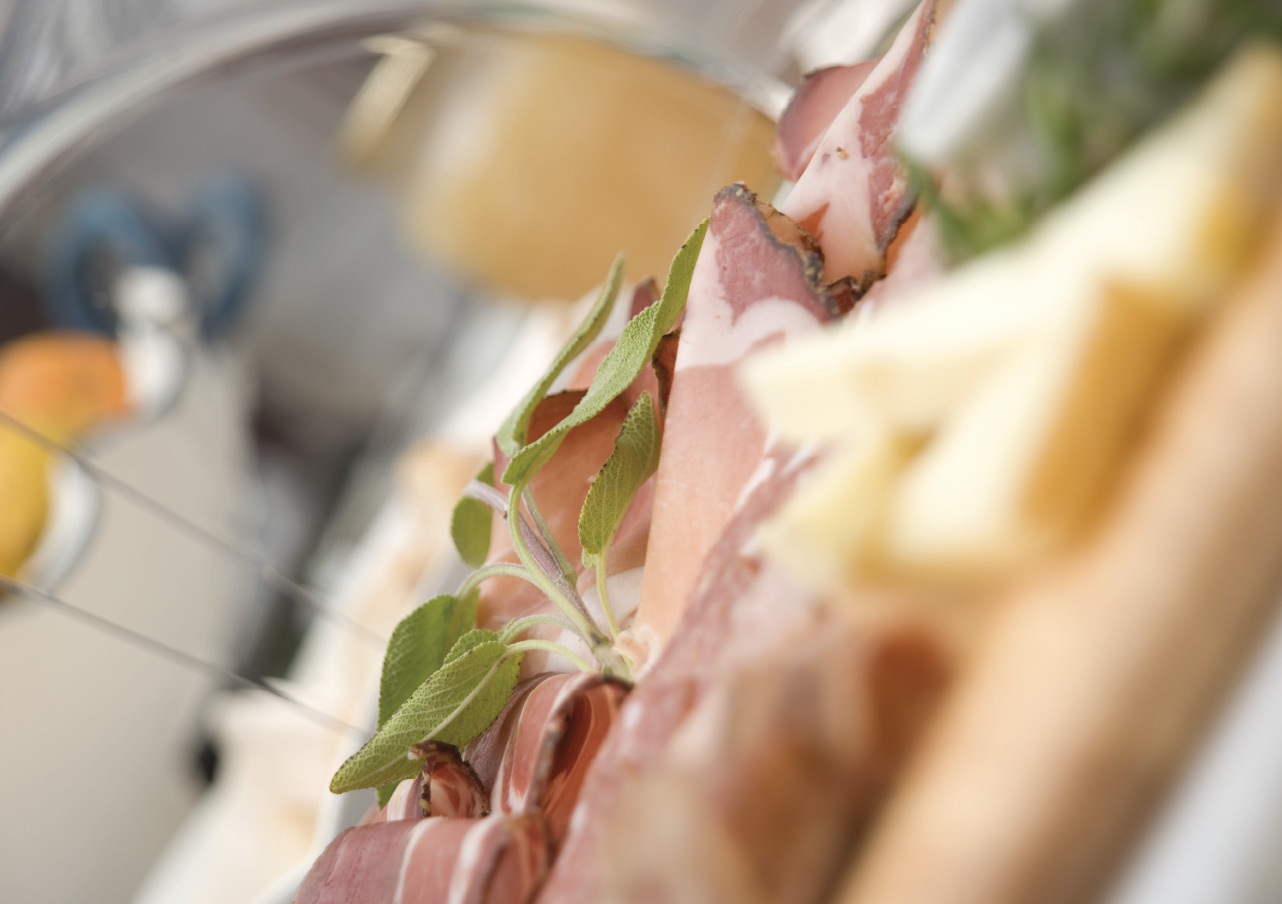 Salumi e formaggi di Umbria e Marche. Norcineria